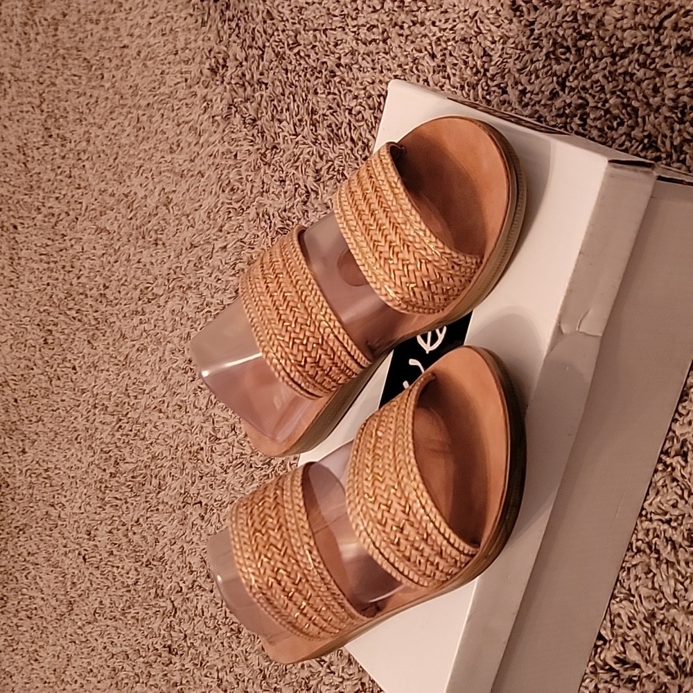 SANDAL